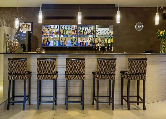 Three Oaks And An Aloe Boutique Hotel