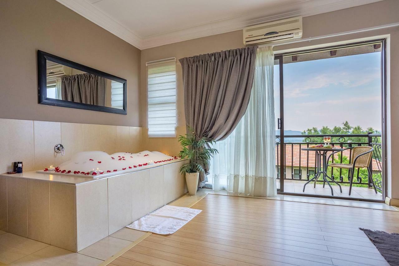 Hotel Three Oaks And An Aloe Boutique 4*