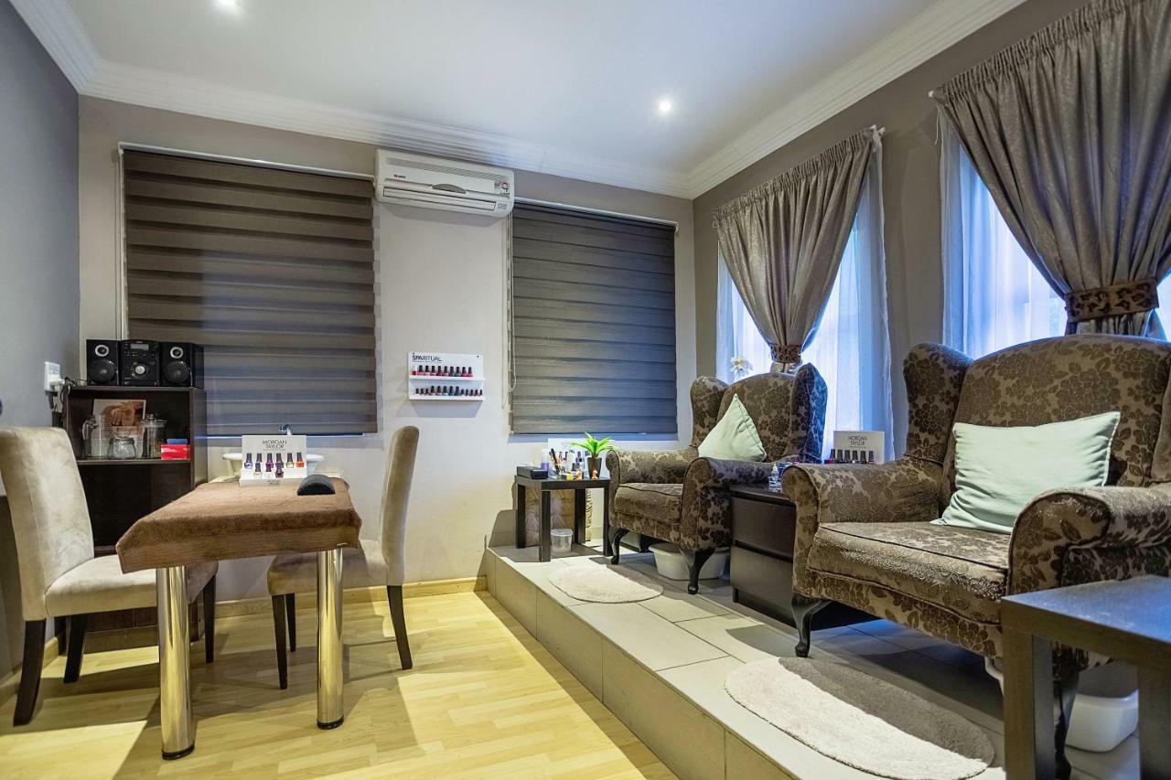 Hotel Three Oaks And An Aloe Boutique Hartbeespoort